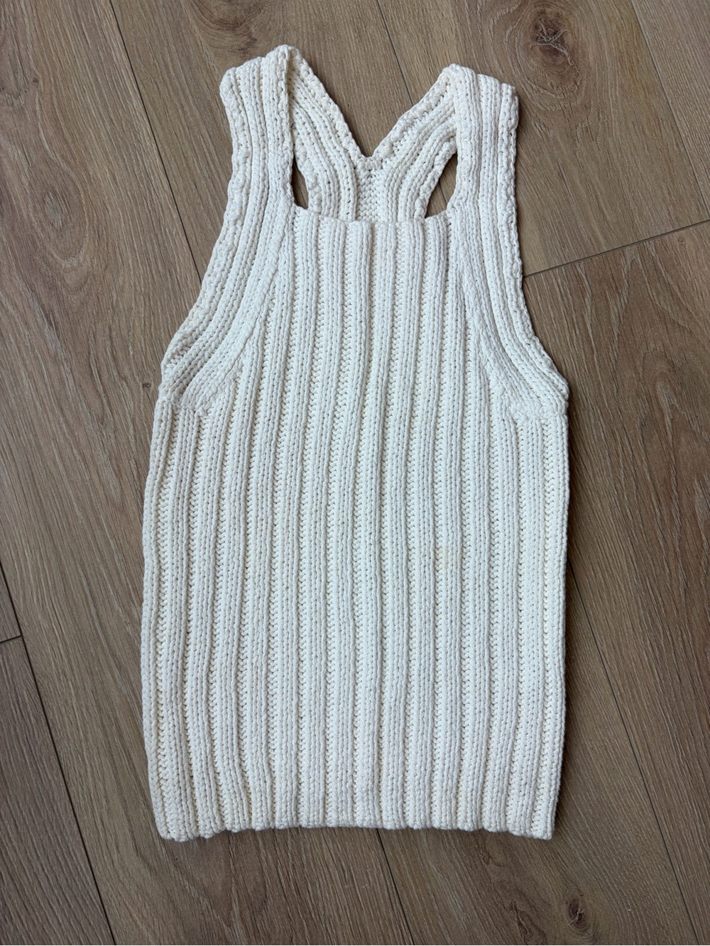 White cable tank sweater size S